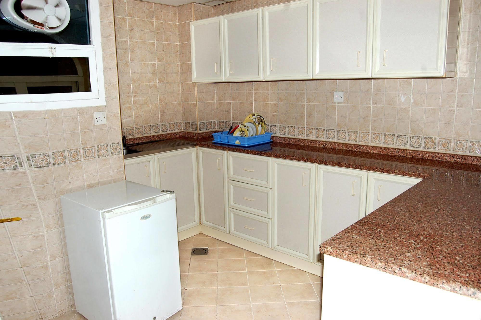 Al Ferdous Hotel Apartment Шарджа Экстерьер фото