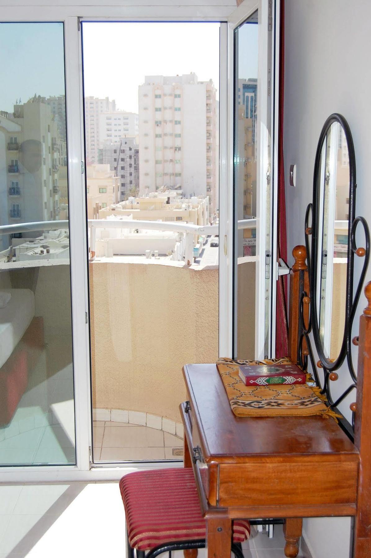 Al Ferdous Hotel Apartment Шарджа Экстерьер фото