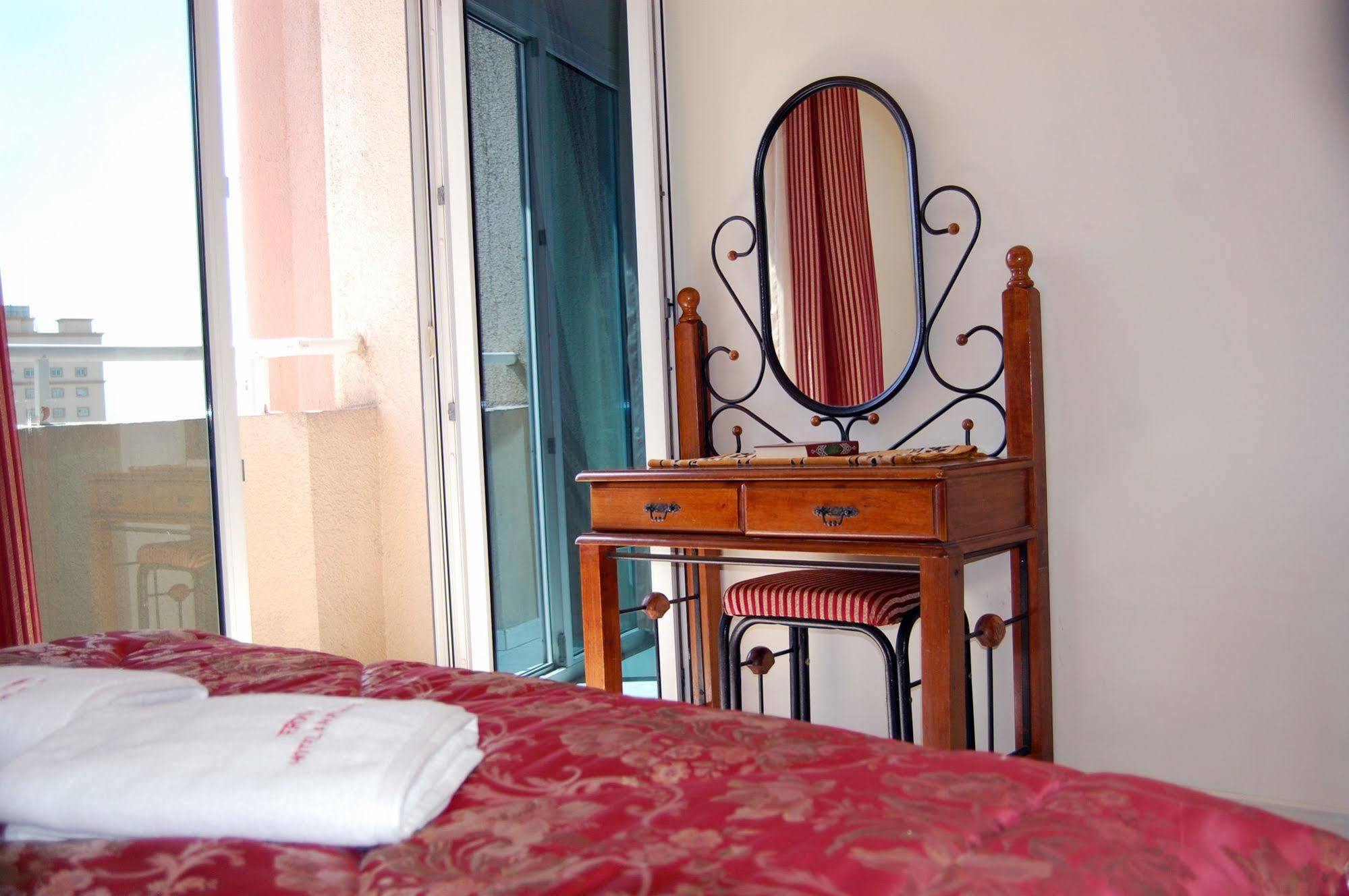 Al Ferdous Hotel Apartment Шарджа Экстерьер фото